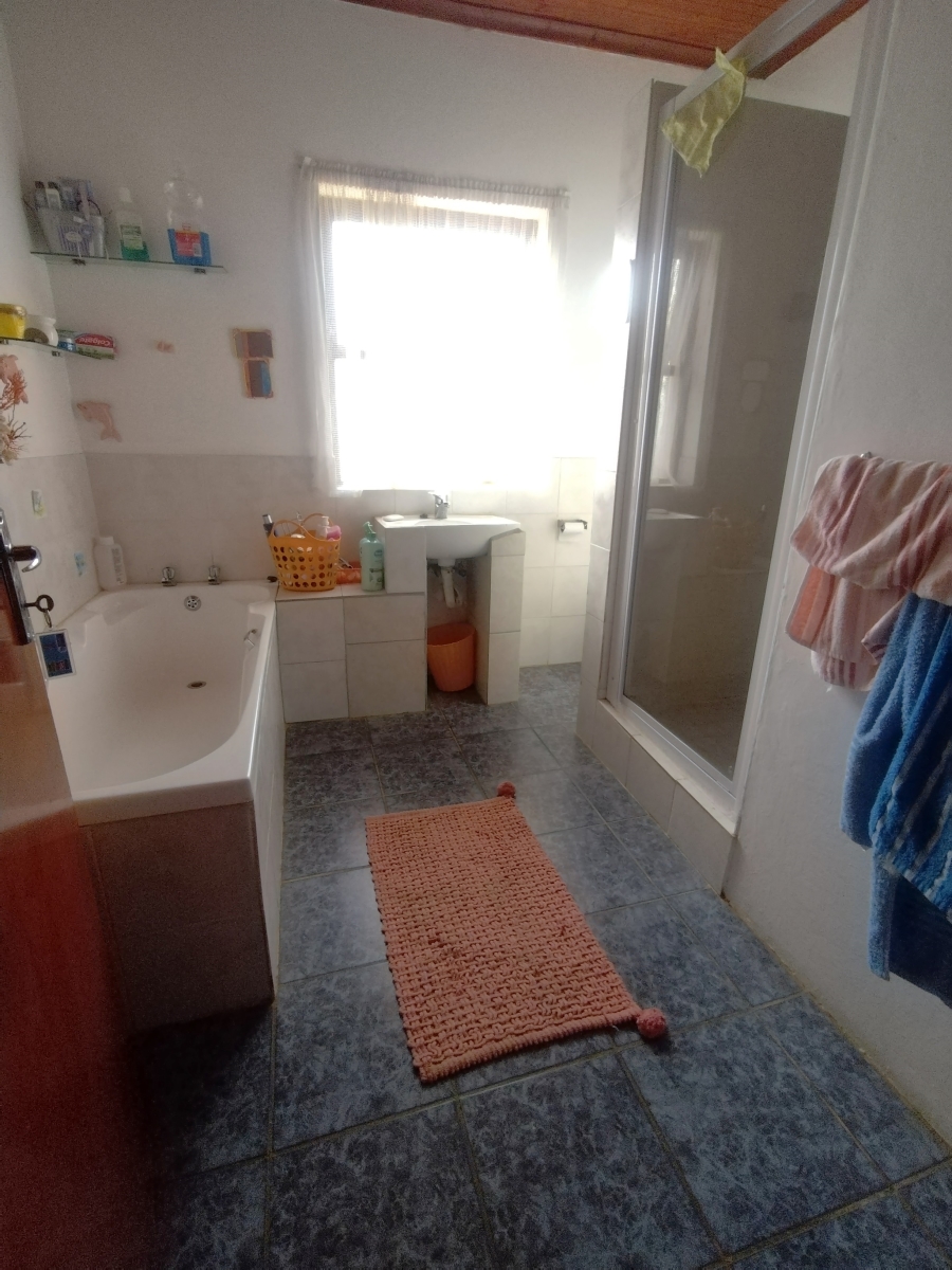 6 Bedroom Property for Sale in Kruisfontein Eastern Cape